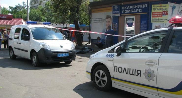 В Киеве на глазах у прохожих жестоко убили мужчину