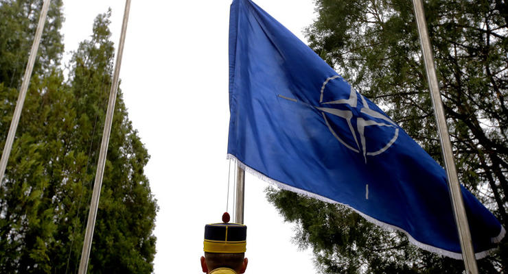 НАТО запустил логику сдерживания России - российский политолог