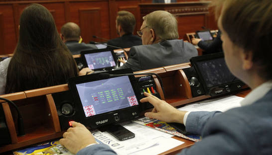 Киевсовет просит Порошенко признать конфликт на Донбассе войной