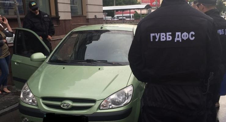 В Киеве силовики задержали чиновницу центрального аппарата фискальной службы