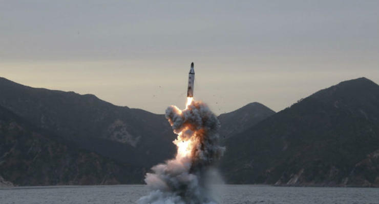 В КНДР запуск ракеты с подводной лодки оказался неудачным - СМИ