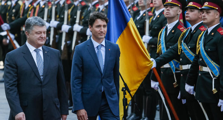 Премьер Канады в Киеве заговорил с военными на украинском языке