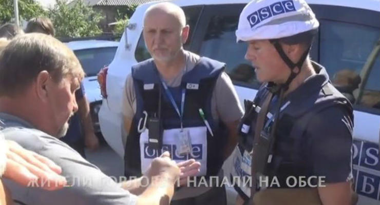 "Че ты сюда приехал": Жители оккупированной Горловки набросились на миссию ОБСЕ