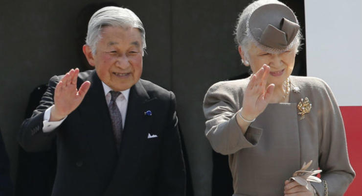 Император Японии намерен отречься от престола - СМИ