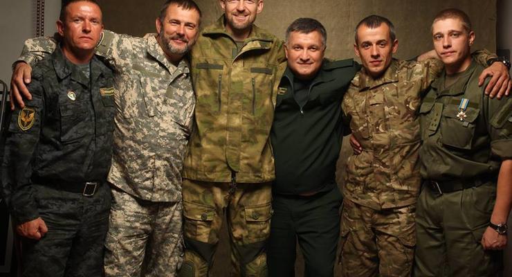 Аваков: 90 нардепов получили наградное оружие за Майдан и АТО