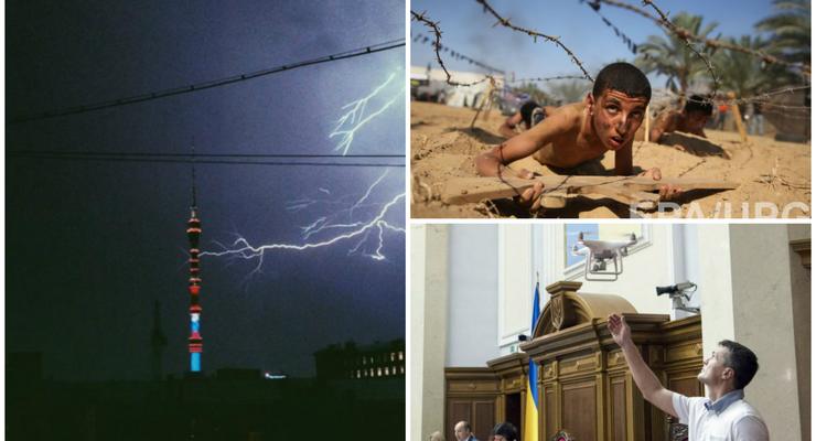 День в фото: Гроза в Москве, военный лагерь в Палестине и дрон в Раде