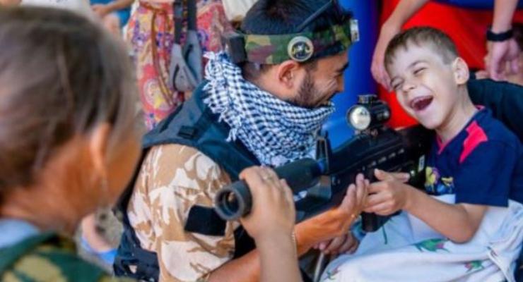 Оккупанты учат крымских детей реагировать на вызовы и дают оружие