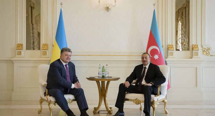 Порошенко и Алиев не стали говорить по-русски в Баку