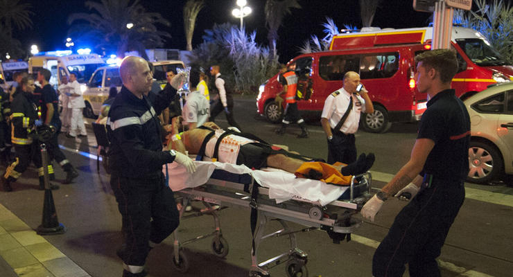 Количество жертв в результате теракта в Ницце увеличилось