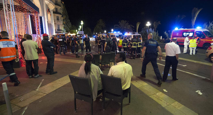 Теракт в Ницце: Потерянного младенца нашли через Facebook