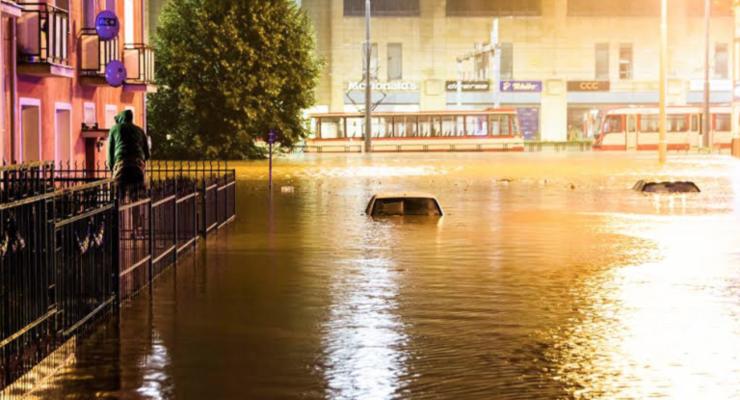 Польский Гданьск затопило, жизнь в городе остановилась