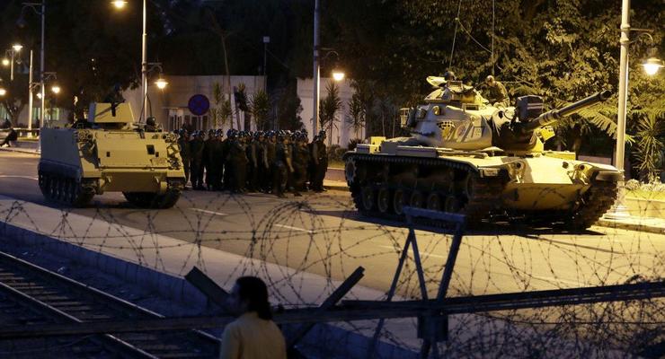 Военный переворот в Турции: видео событий