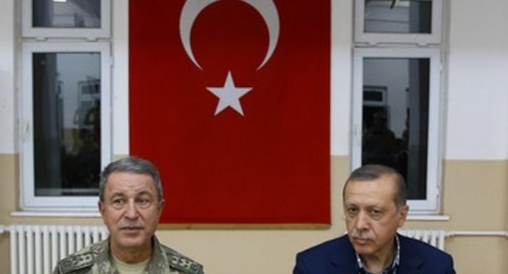 Инициаторы переворота в Турции взяли в заложники главу Генштаба