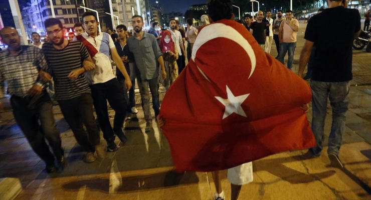 Переворот в Турции: Как сеть реагирует на события