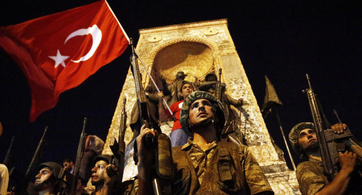 Попытка переворота в Турции: пять видео с улиц городов