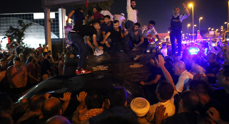 В результате попытки переворота в Турции погибли 194 человека