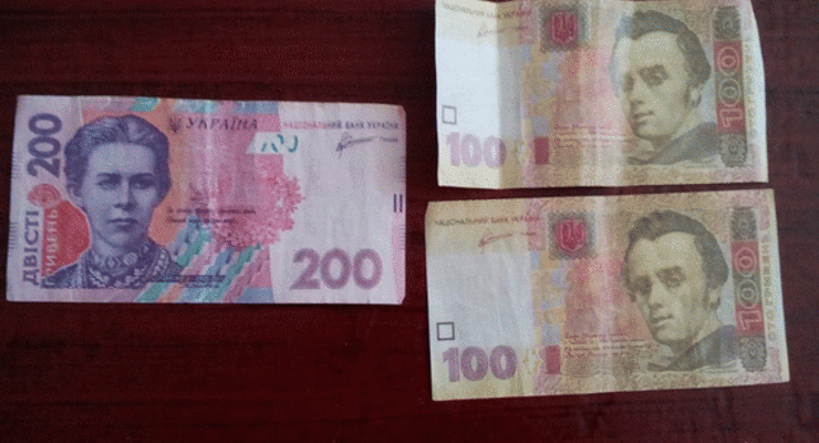 Жителям Луганщины подбрасывают конверты с поддельными купюрами