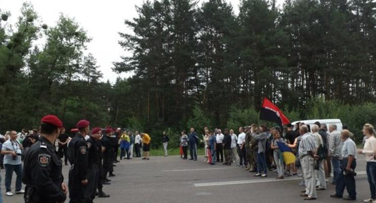 Активисты не пустили крестный ход УПЦ МП в Житомир