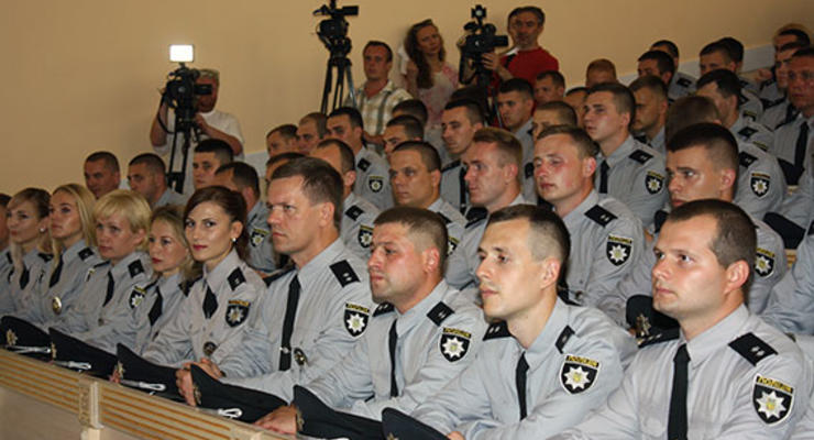 В Харькове состоялся выпуск первой сотни киберполицейских