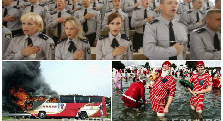 День в фото: хор полицейских, пожар в автобусе и Санта-Клаусы летом