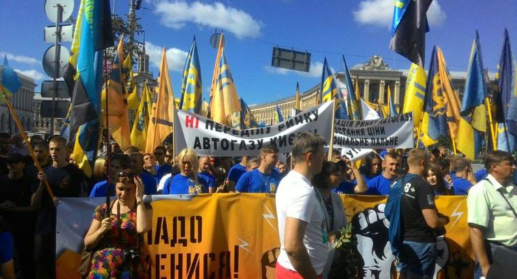 Азов вышел на "марш против тарифного геноцида"
