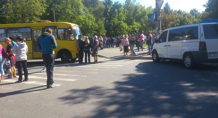 Продавцы ярмарки перекрыли дорогу в Святошинском районе Киева