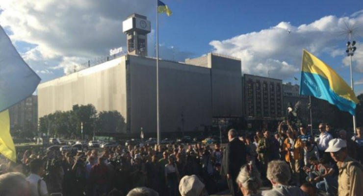 В Киеве люди пришли проститься с Павлом Шереметом: трансляция