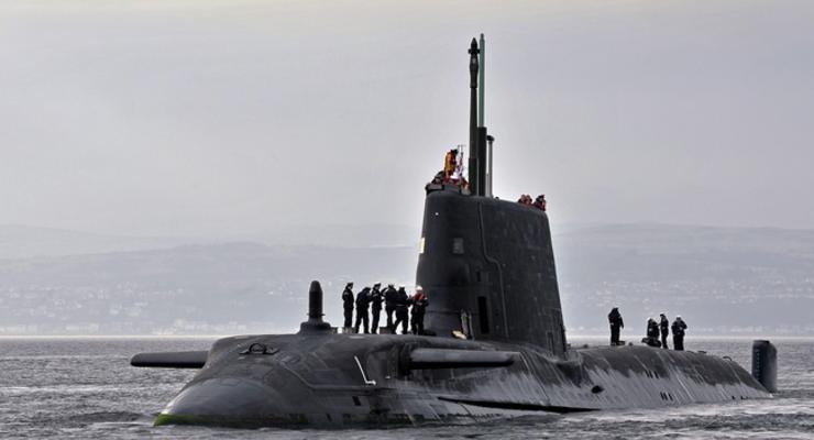 Атомная подлодка ВМС Британии столкнулась с торговым судном