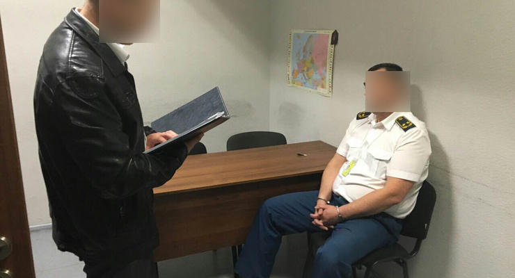 Чиновник таможни аэропорта Киев задержан на взятке $3 тыс