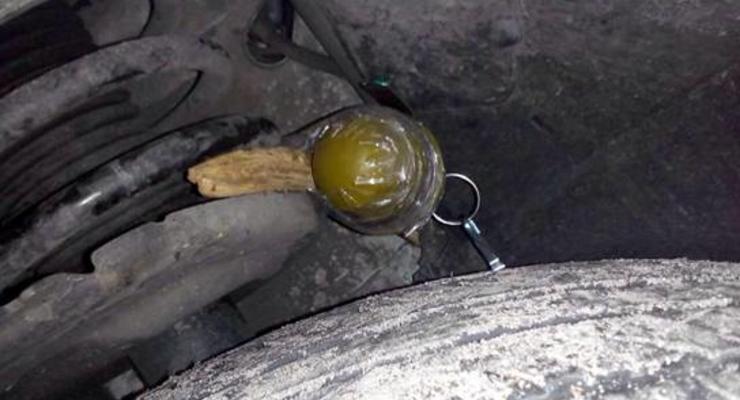 В Киевской области волонтер обнаружил под своей машиной установленную гранату