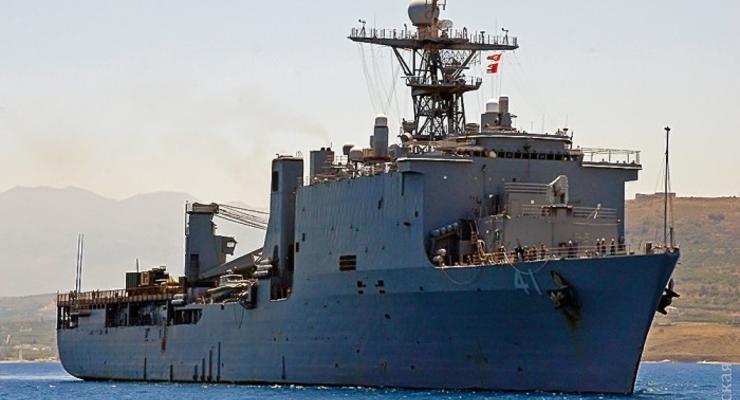 В Черное море вошел десантный боевой корабль ВМС США