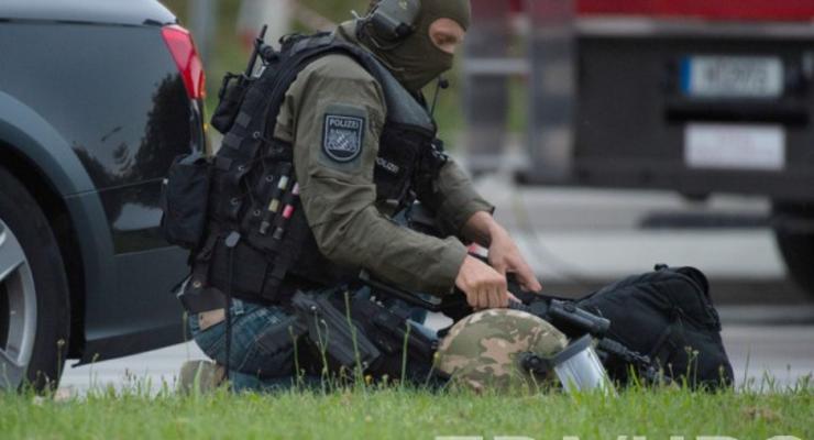 Один из нападавших в Мюнхене застрелился - СМИ