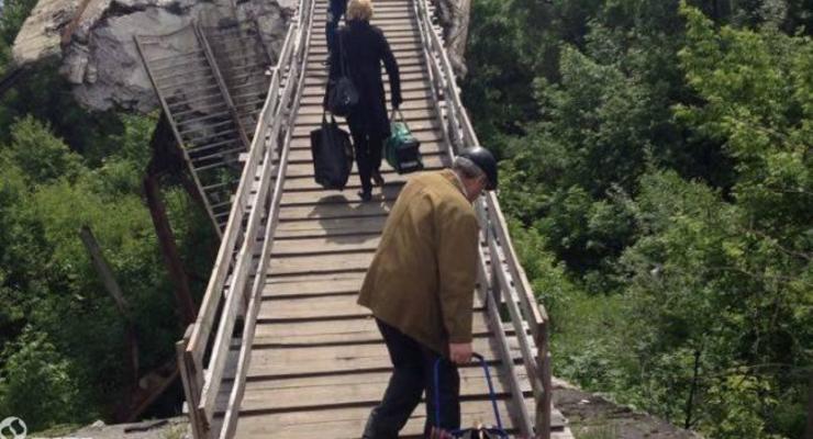 Боевики запретили ОБСЕ фотографировать на мосту в Станице Луганской