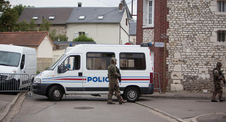 Установили личность одного из нападавших на церковь во Франции
