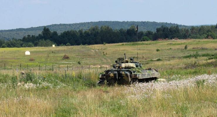В Марьинке позиции сил АТО обстрелял танк боевиков