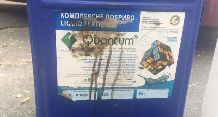 На Окружной дороге в Киеве обнаружили склад токсичных отходов