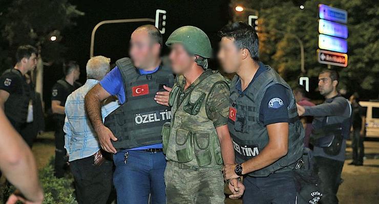После переворота: В Турции освободили 758 солдат