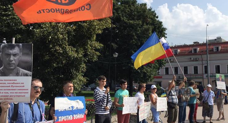 В Москве титушки Кремля напали на пикет против войны с Украиной