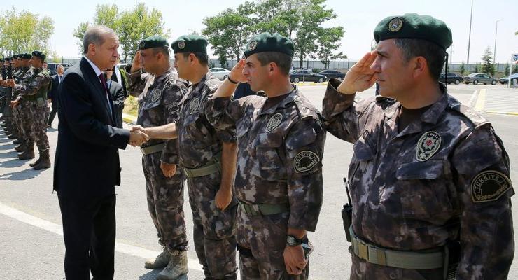 Эрдоган наделил себя правом отдавать прямые приказы армии
