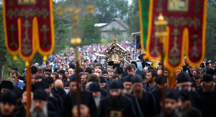 В Тернопольской области прошел крестный ход к Почаевской лавре