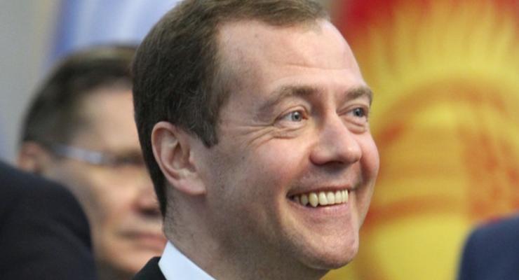Медведев - учителям: Хотите заработать денег - есть масса мест