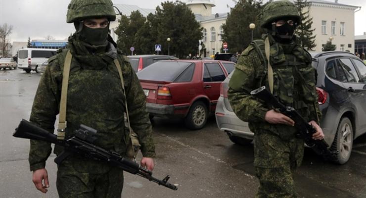 Россия перекинула военных к админгранице в Крыму
