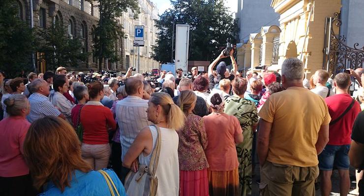 Савченко проводит митинг под АП: онлайн-трасляция