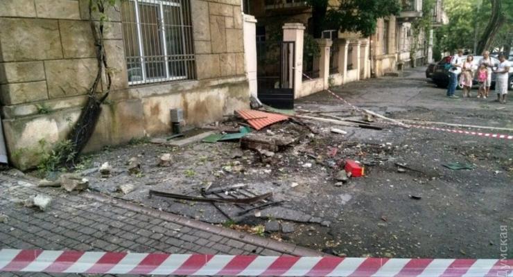С дома в центре Одессы рухнули три балкона