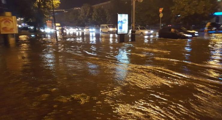 Стена из дождя и града: На Полтаву обрушился сильный ливень