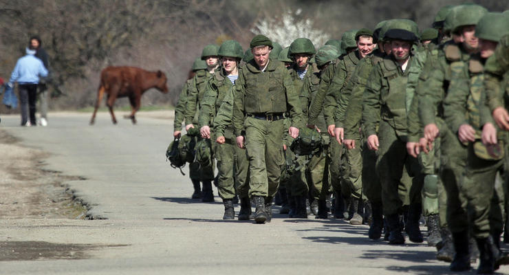 Россия увеличивает количество военных на админгранице с Крымом