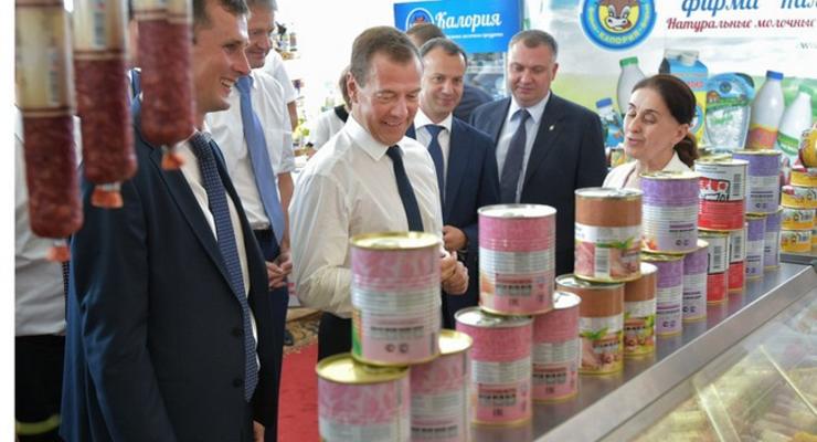 Давить еду бульдозерами в РФ продолжат до 2018 года