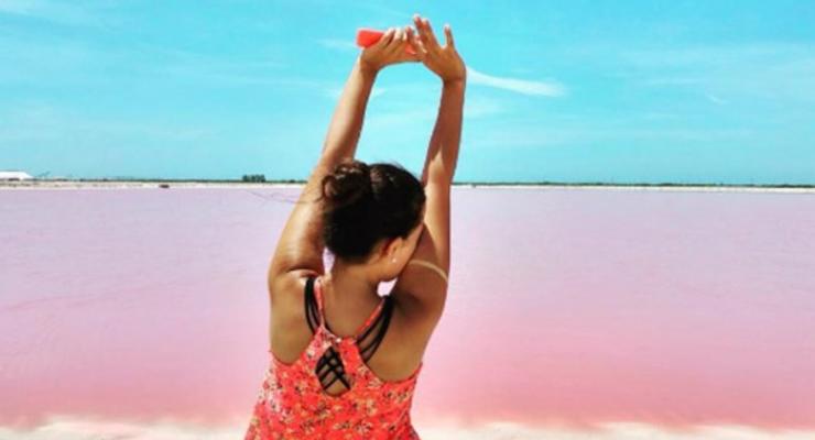 Природа без фильтров: Необычное розовое озеро восхитило туристов