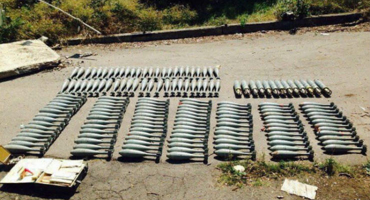 СБУ изъяла аресенал боеприпасов в тайнике в Песках