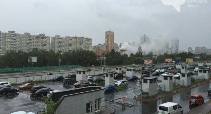 На паркинге в Дарницком районе произошел взрыв и пожар